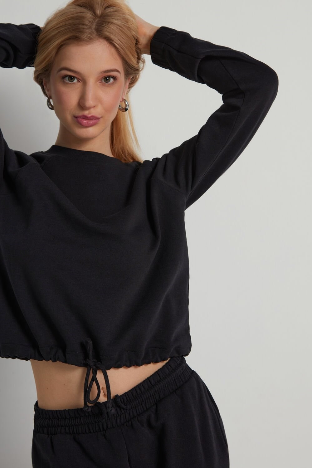 Black Black 019 Tezenis Cropped Long-Sleeve Sweatshirt with Drawstring | 467580-BAX