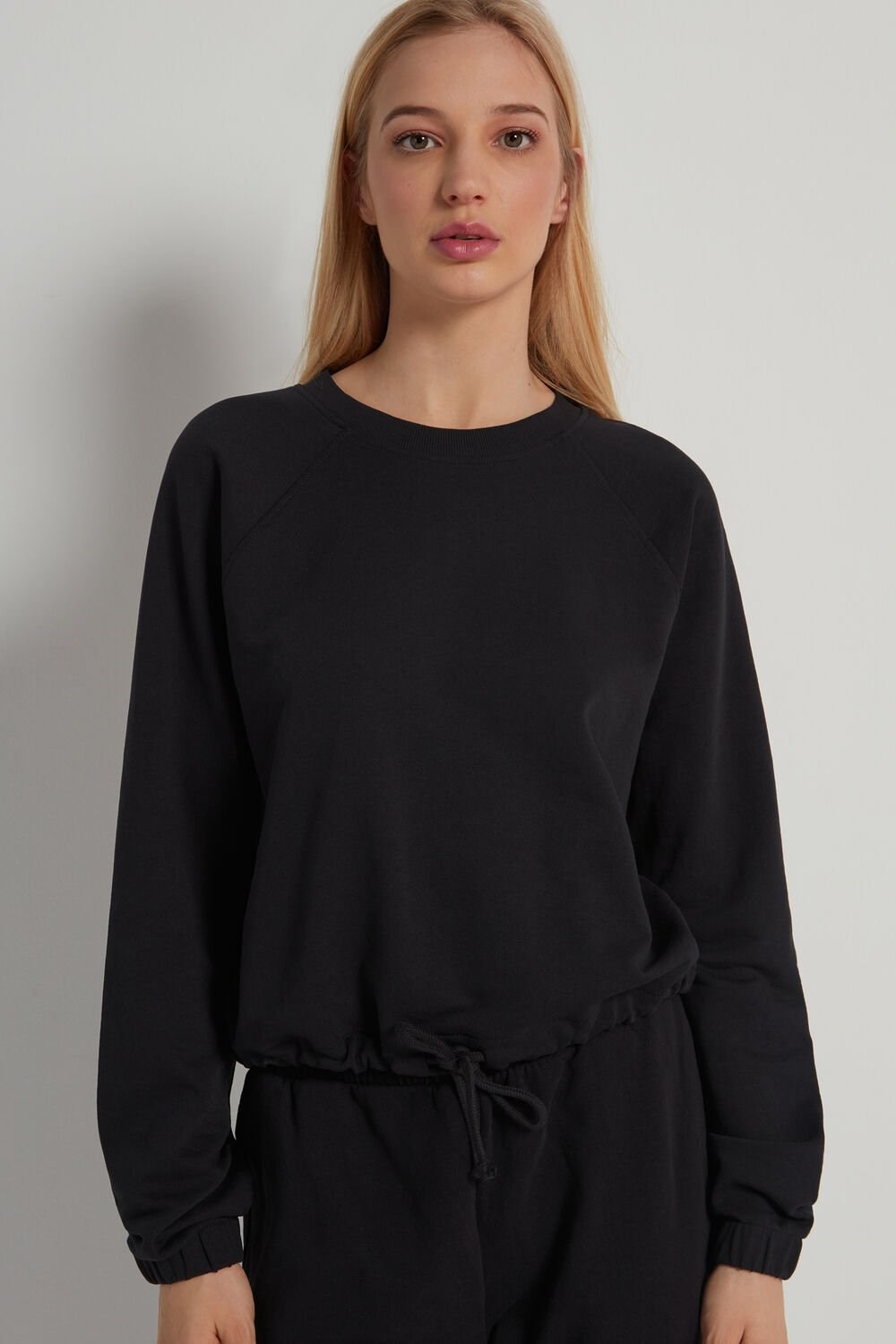 Black Black 019 Tezenis Cropped Long-Sleeve Sweatshirt with Drawstring | 467580-BAX