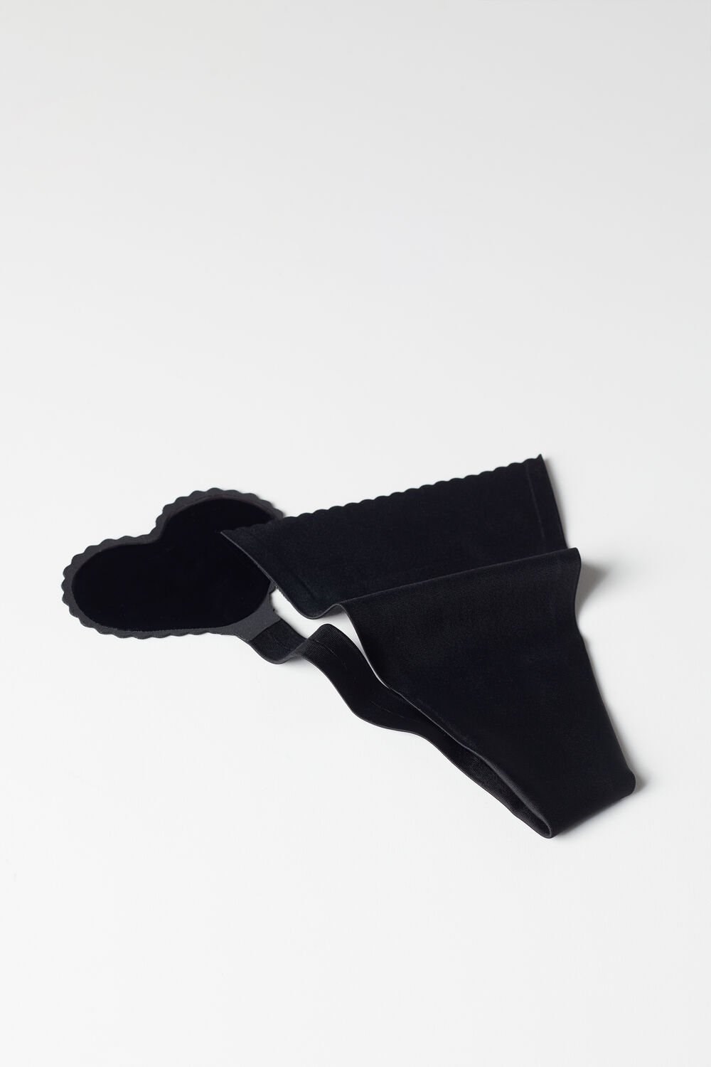 Black Black 019 Tezenis Invisible Adhesive Thong | 049136-KRV