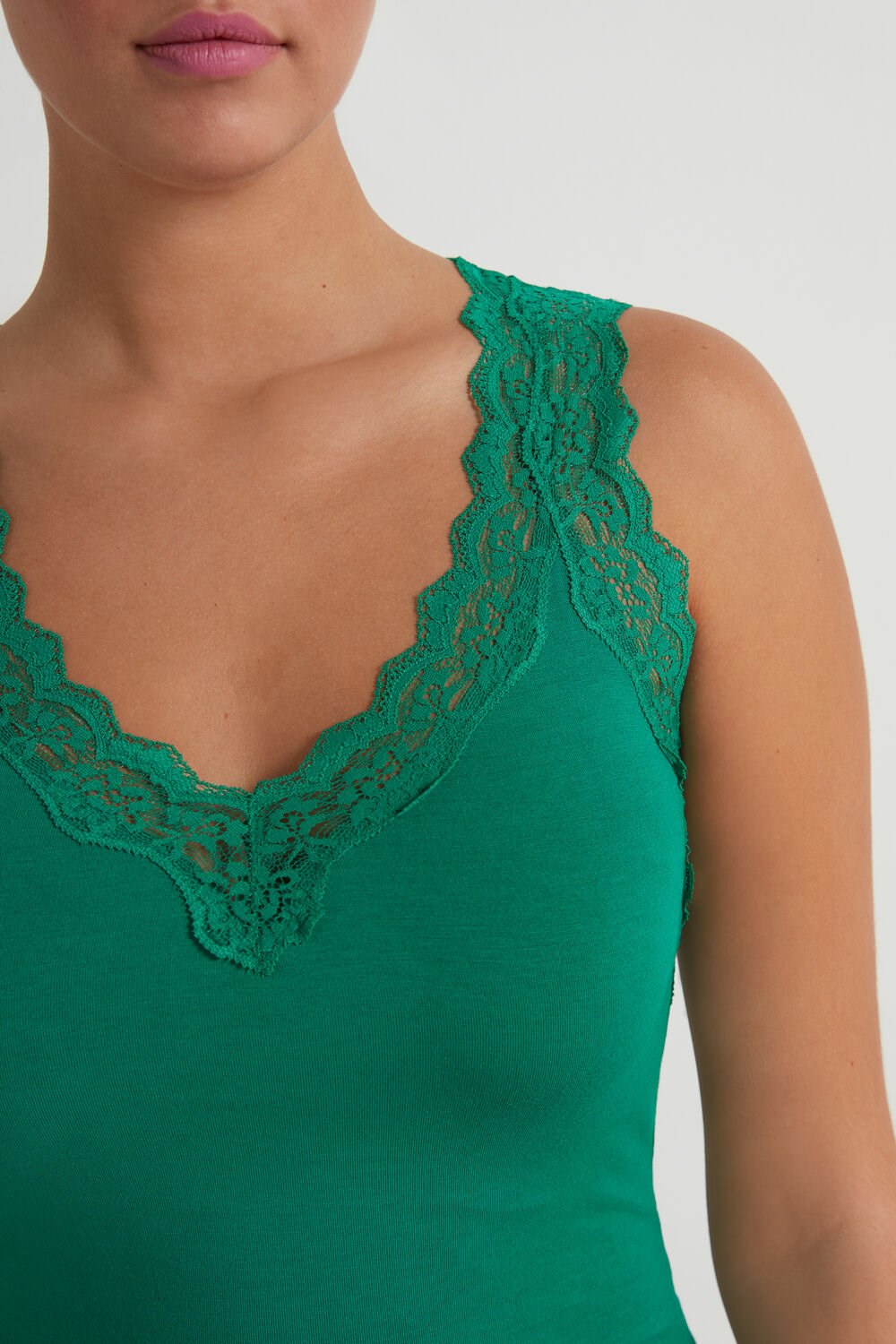 Green Cloverleaf Green 312v Tezenis Lace Wide Strap V-Neck Viscose Camisole | 329671-ANP